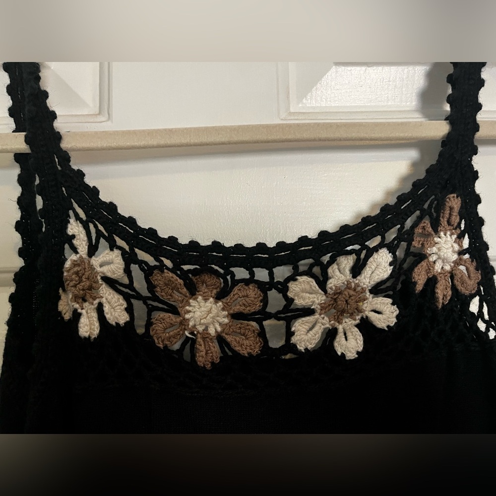 White Stag Black and White Floral Crochet Blouse - Picture 3 of 5